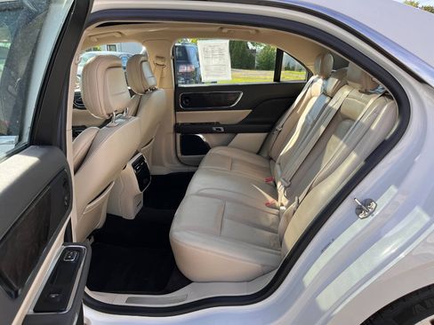Used 2020 Lincoln Continental AWD w/ Premium Package image 16