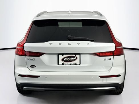Used 2023 Volvo V60 B5 Cross Country Plus AWD/4WD image 14