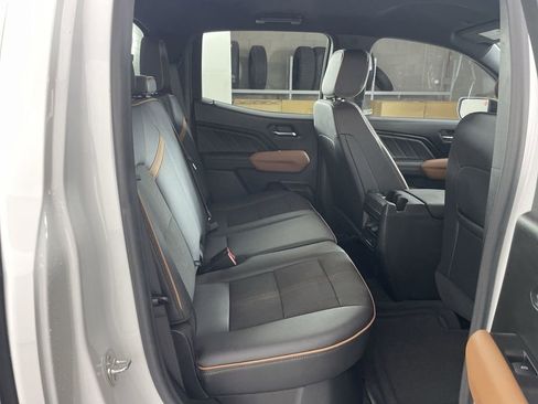 Used 2025 GMC Canyon AT4 image 27