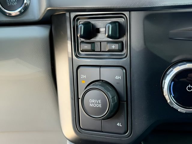 Used 2023 Ford F450 Limited w/ FX4 Off-Road Package AWD/4WD image 27
