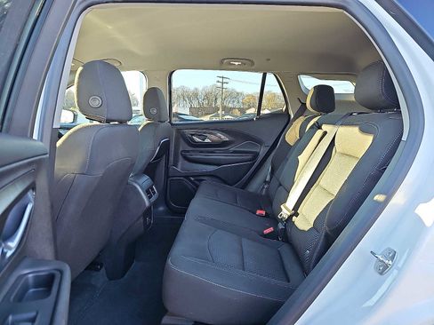 Used 2024 GMC Terrain SLE image 10