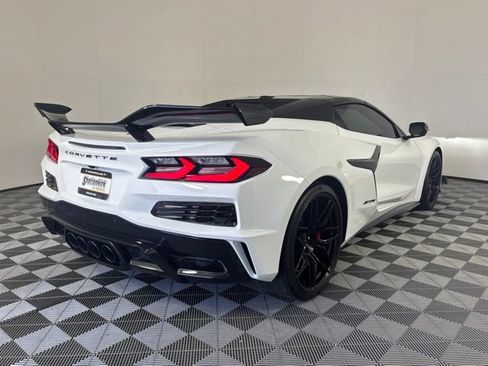 Used 2023 Chevrolet Corvette Z06 w/ Z07 Performance Package RWD image 33
