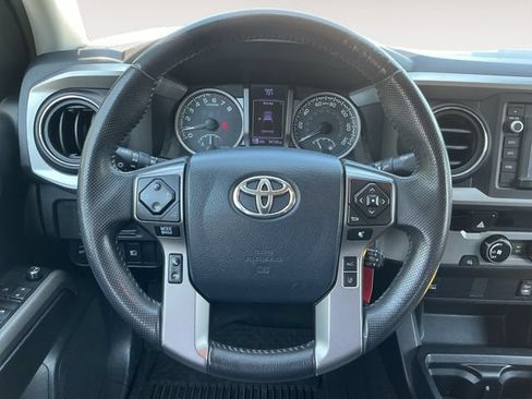 Used 2018 Toyota Tacoma SR5 RWD image 13