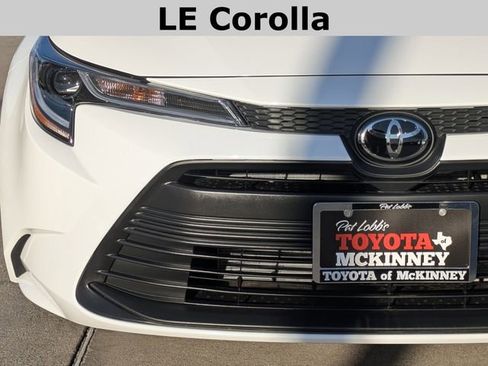 Used 2025 Toyota Corolla LE image 3