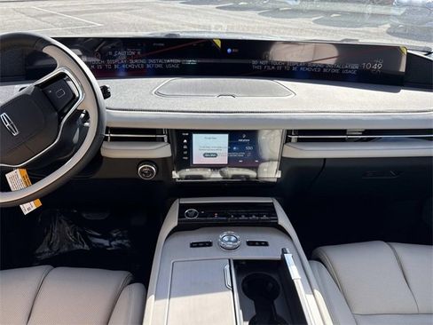 New 2025 Lincoln Navigator Reserve image 16