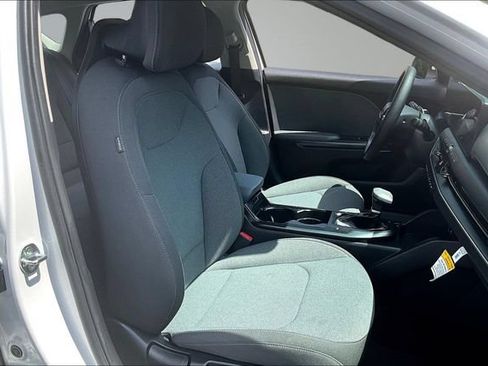 Used 2025 Kia K4 FWD image 26