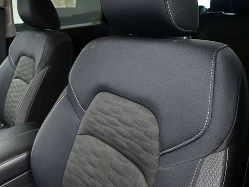 Used 2025 Nissan Pathfinder SV FWD image 19