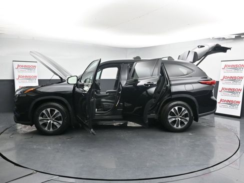 Used 2023 Toyota Highlander XLE image 45