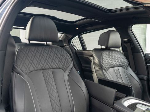 Used 2018 BMW 750i image 35