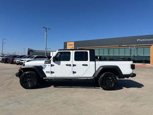Used 2020 Jeep Gladiator Sport image 2