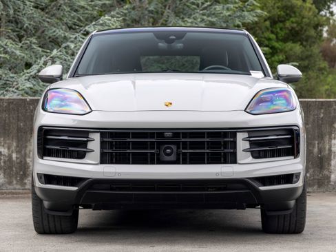 Certified 2024 Porsche Cayenne S AWD/4WD image 8