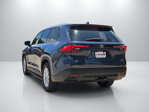 Used 2024 Toyota Grand Highlander XLE FWD image 7