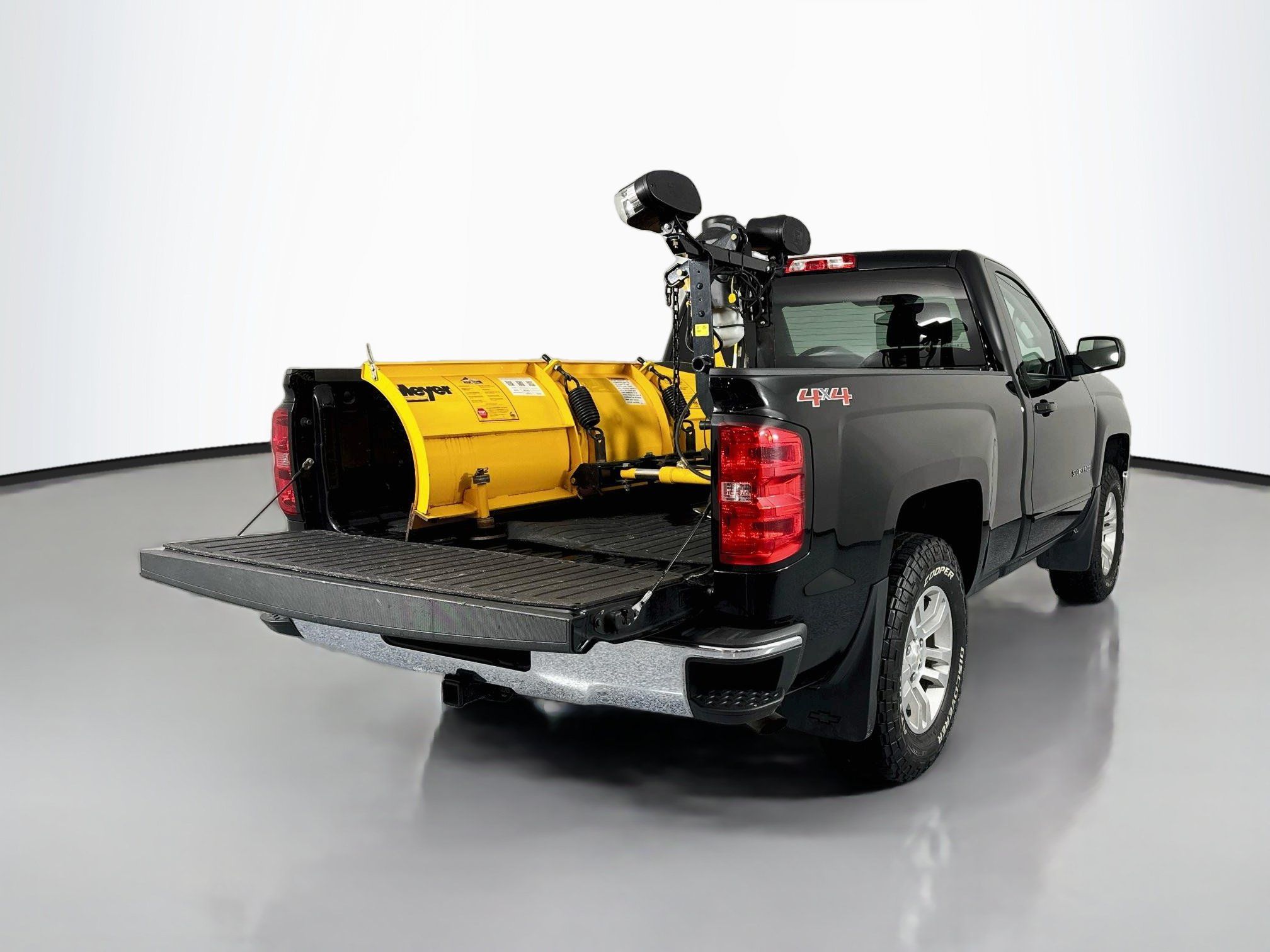 Used 2015 Chevrolet Silverado 1500 LT w/ LT Convenience Package AWD/4WD image 5