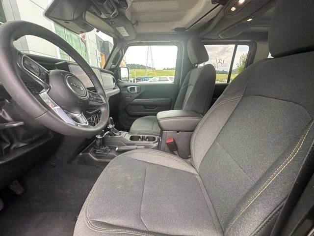 Used 2025 Jeep Wrangler Unlimited Sahara AWD/4WD image 39