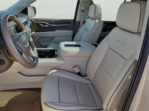 Used 2022 GMC Yukon Denali w/ Denali Premium Package image 14