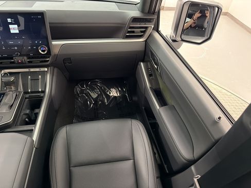 Certified 2025 Lexus GX 550 AWD/4WD image 32