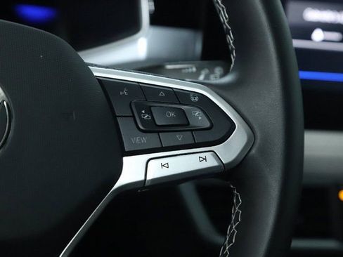 Used 2025 Volkswagen Taos SE image 24