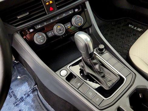 Used 2021 Volkswagen Jetta R-Line w/ R-Line Cold Weather Package FWD image 16