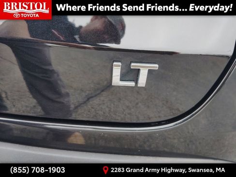 Used 2025 Chevrolet Trax LT w/ LT Convenience Package FWD image 30