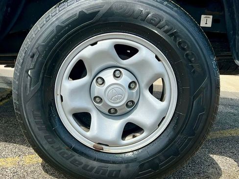 Used 2016 Toyota Tacoma SR image 21