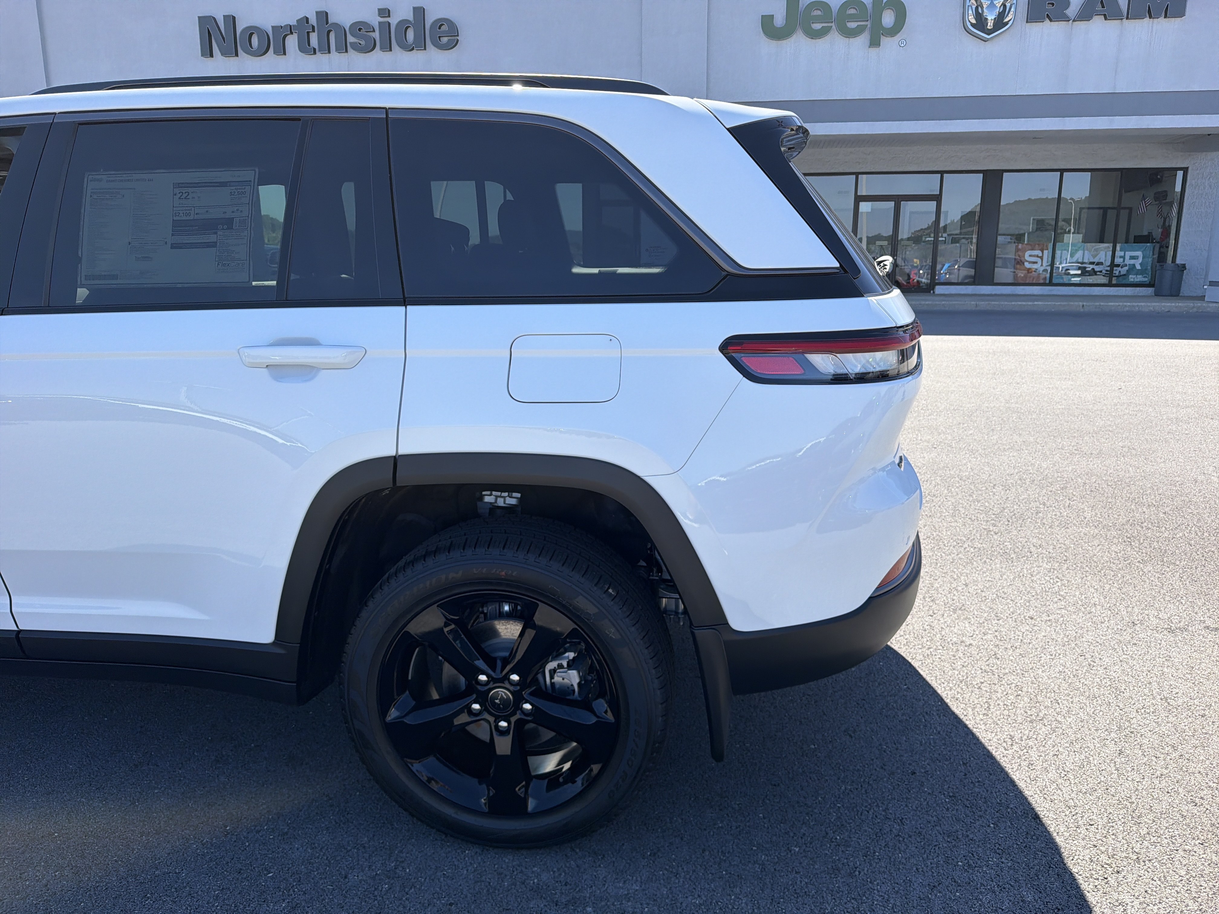 New 2027 Jeep Grand Cherokee Limited w/ Limited Altitude Package AWD/4WD image 9
