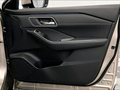 Used 2024 Nissan Rogue Platinum AWD/4WD image 22
