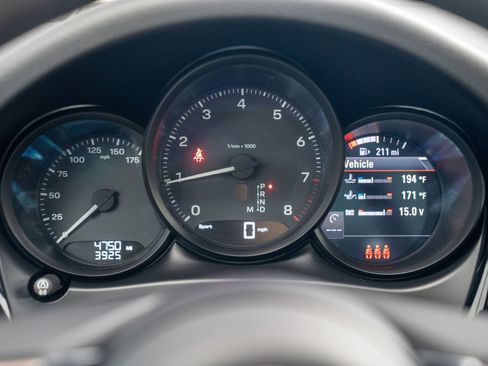 Certified 2025 Porsche Macan AWD/4WD image 14