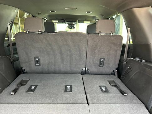 Used 2023 GMC Yukon SLE RWD image 12
