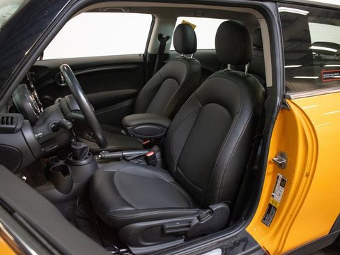 Used 2018 MINI Cooper 2-Door Hardtop image 20