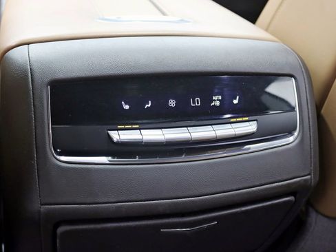 Used 2021 Cadillac Escalade Premium Luxury AWD/4WD image 23