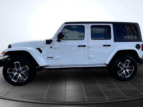 Used 2024 Jeep Wrangler Unlimited AWD/4WD image 3