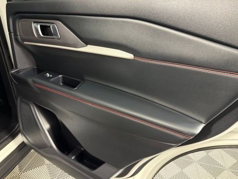 Used 2025 Ford Explorer ST-Line image 33