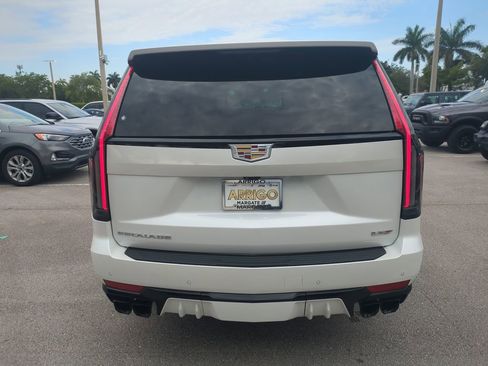 Used 2023 Cadillac Escalade V w/ Heavy-Duty Trailer Package AWD/4WD image 7