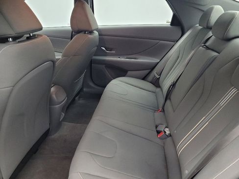 Used 2025 Hyundai Elantra SEL image 18