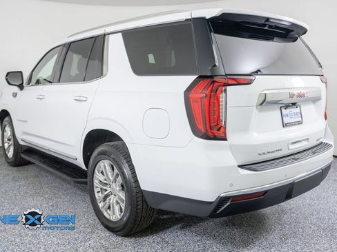 Used 2023 GMC Yukon SLT AWD/4WD image 5