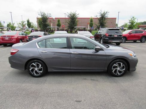 Used 2017 Honda Accord LX image 7