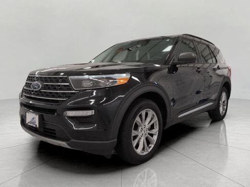 Used 2024 Ford Explorer XLT w/ Equipment Group 202A AWD/4WD image 12