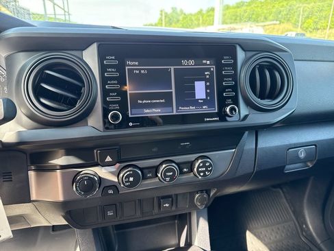 Used 2022 Toyota Tacoma SR AWD/4WD image 10