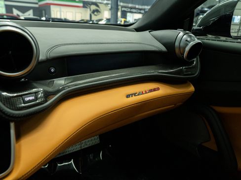 Used 2018 Ferrari GTC4Lusso AWD/4WD image 33