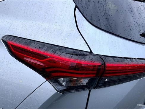 Used 2022 Toyota Highlander XLE image 27