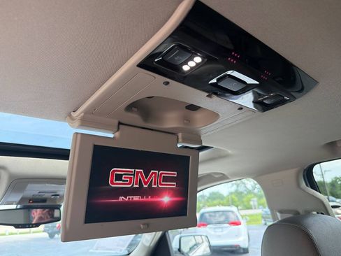 Used 2017 GMC Yukon SLT w/ Premium Edition AWD/4WD image 14