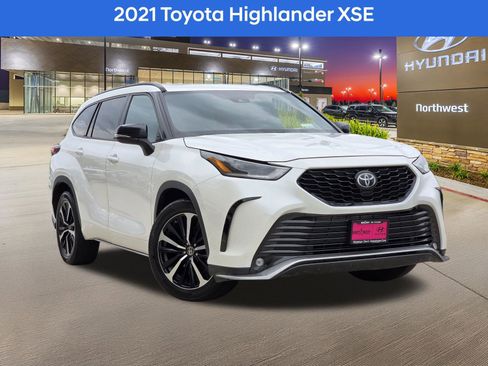 Used 2021 Toyota Highlander XSE FWD image 1