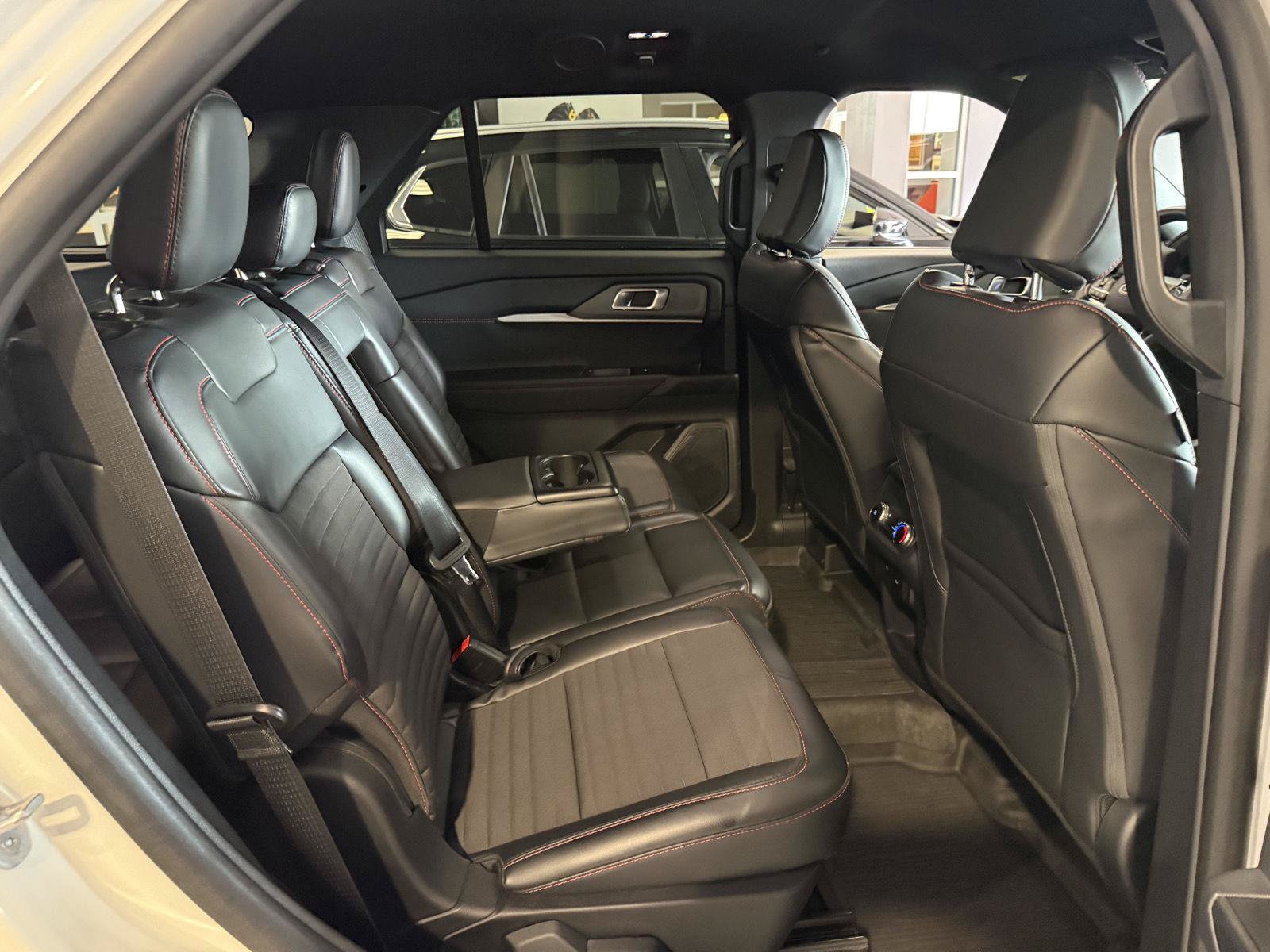 Used 2025 Ford Explorer ST-Line w/ ST-Line Street Pack AWD/4WD image 35