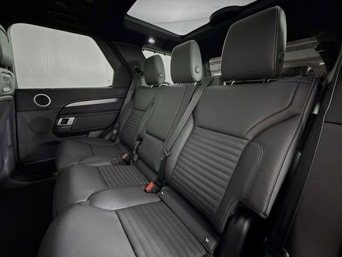 New 2025 Land Rover Discovery Dynamic SE image 21