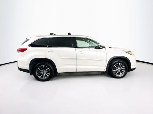 Used 2018 Toyota Highlander XLE AWD/4WD image 10