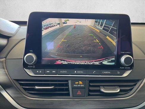 Used 2025 Nissan Altima 2.5 SV FWD image 13