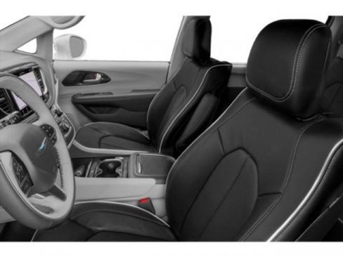 Used 2021 Chrysler Pacifica Limited w/ Uconnect Theater Family Group image 12
