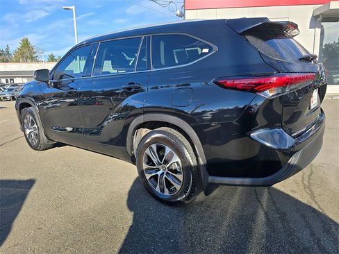 Certified 2022 Toyota Highlander XLE image 5