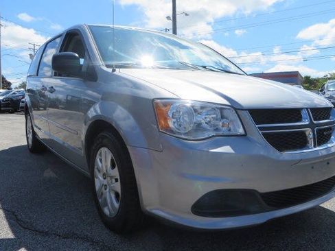 Used 2016 Dodge Grand Caravan SE w/ Quick Order Package 29E SE FWD image 2