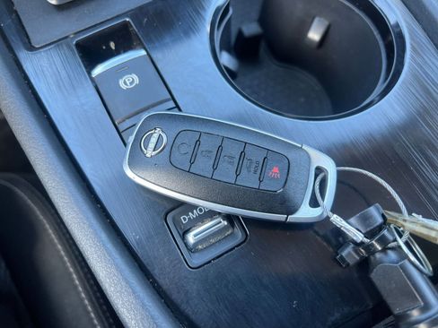Used 2025 Nissan Rogue SV FWD image 22
